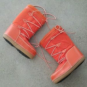 Orange moon boots winter boots 8